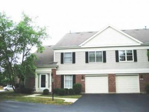 1933 N CHARTER POINT Drive, Arlington Heights, IL 60004