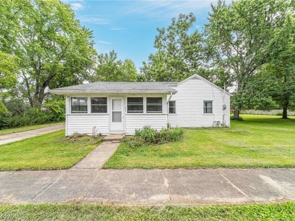 649 Sheffield Road , Sheffield Lake, OH 44054