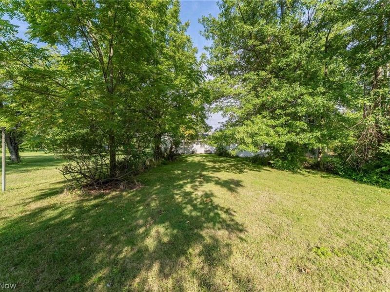 649 Sheffield Road, Sheffield Lake, OH 44054 Photo 2