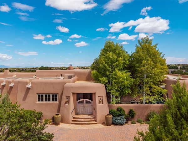 22 Paseo Aragon, Santa Fe, NM 87506