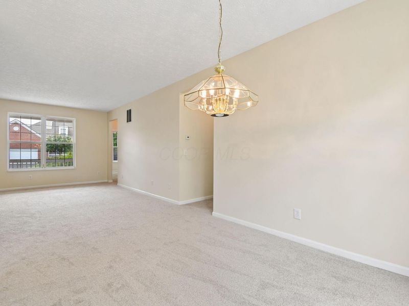 5880 Hickory Brook Way, Columbus, OH 43213 Photo 7