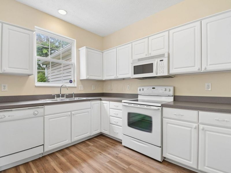 5880 Hickory Brook Way, Columbus, OH 43213 Photo 9