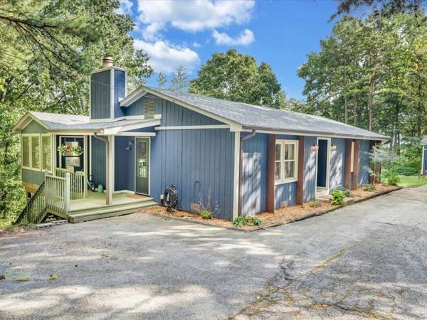2160 La Bellevue DR, Roanoke, VA 24012
