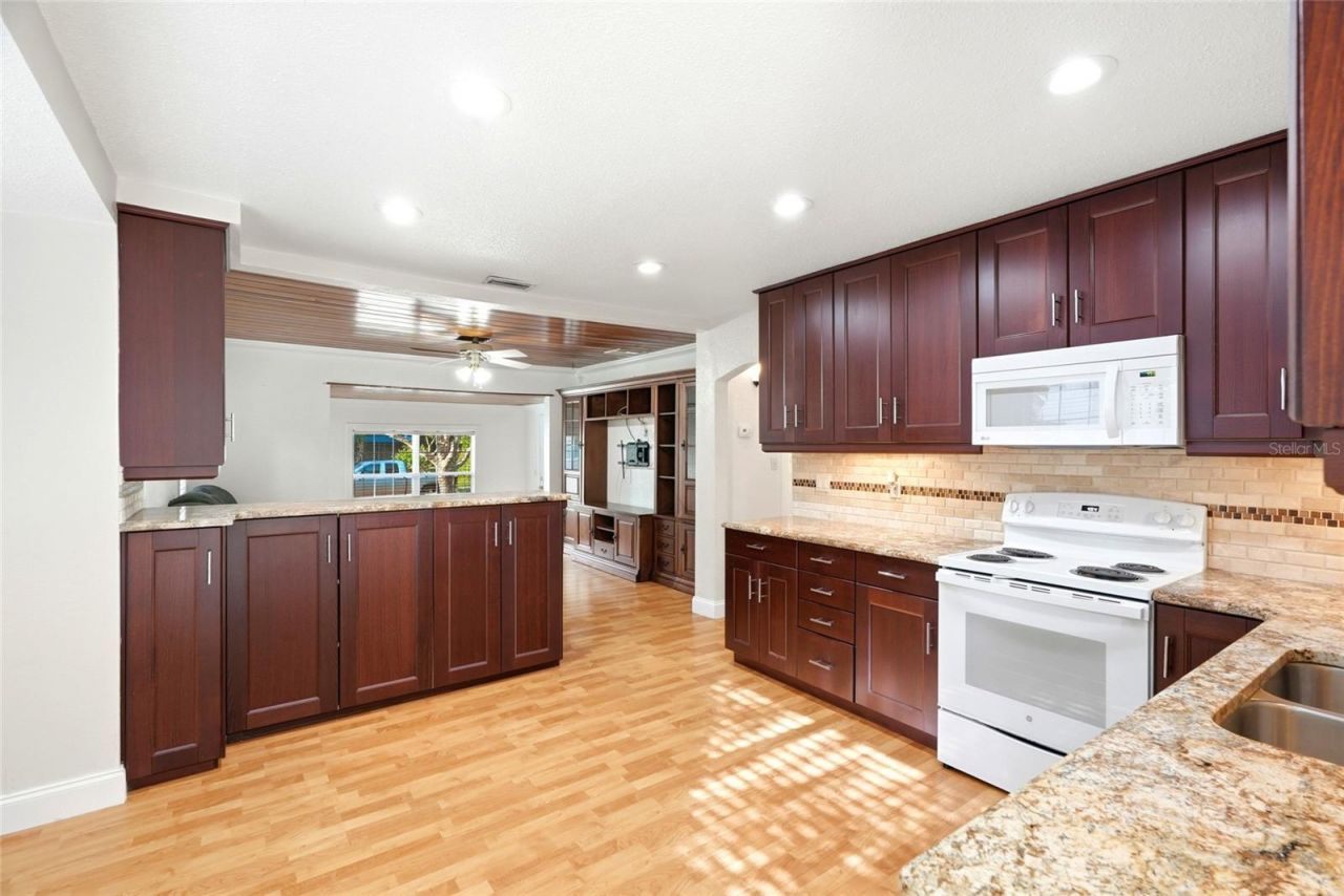3620 Burlington Avenue N, Saint Petersburg, FL 33713 Photo