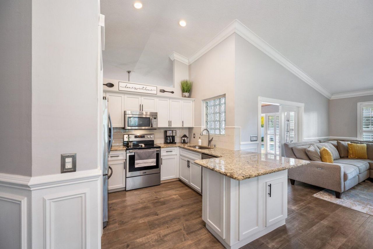 14832 Paddock Drive, Wellington, FL 33414 Photo