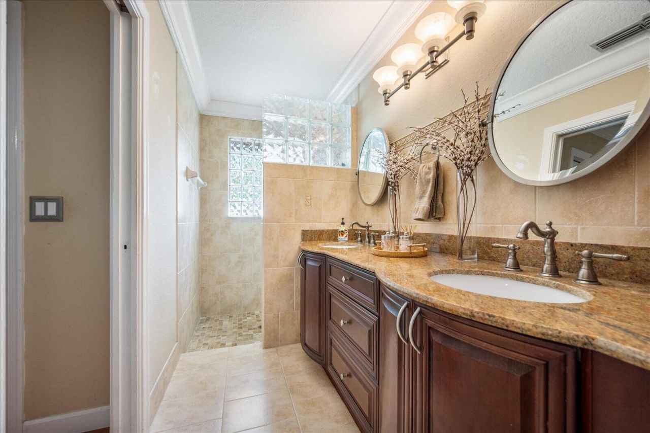 14832 Paddock Drive, Wellington, FL 33414 Photo