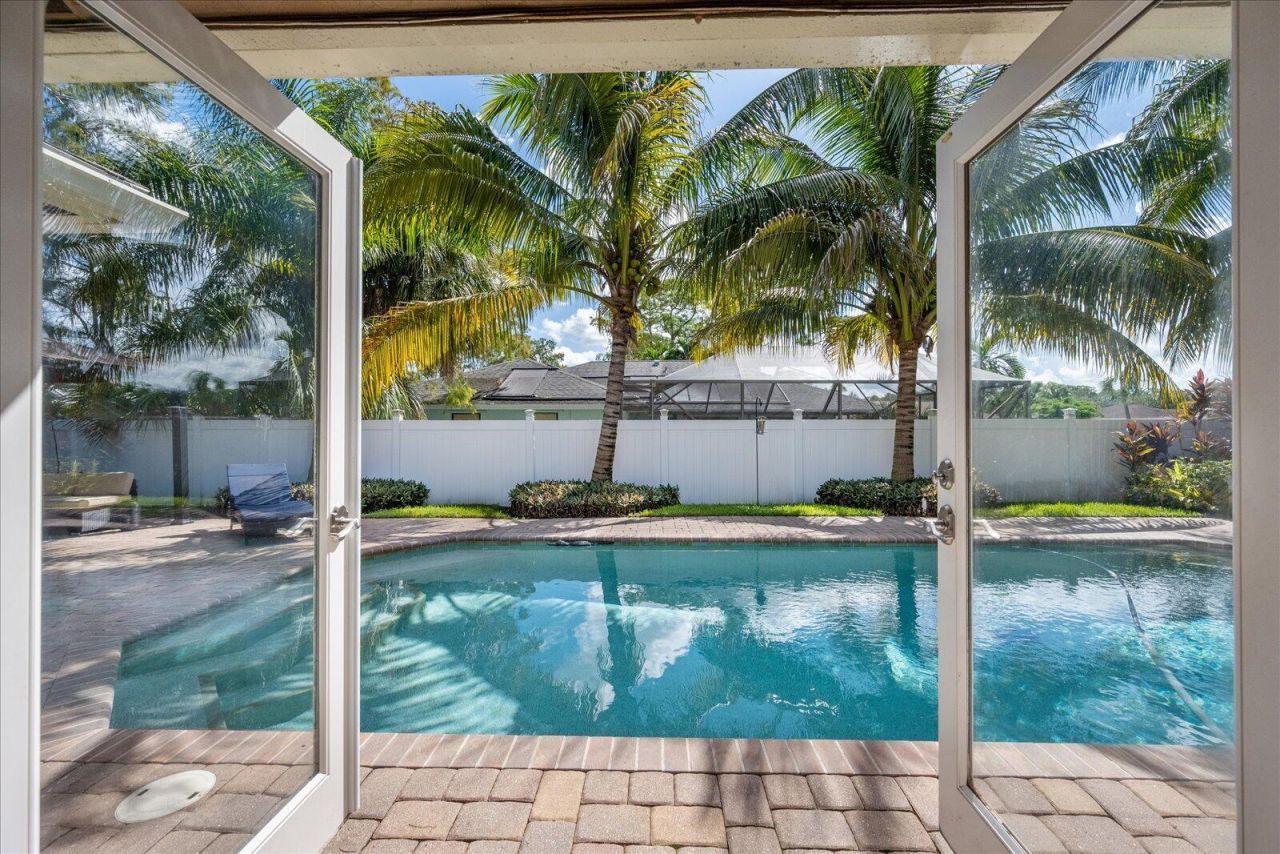 14832 Paddock Drive, Wellington, FL 33414 Photo