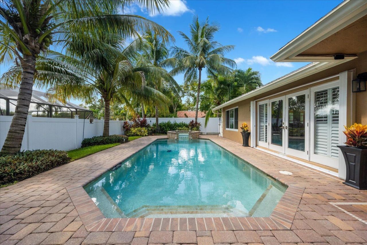 14832 Paddock Drive, Wellington, FL 33414 Photo