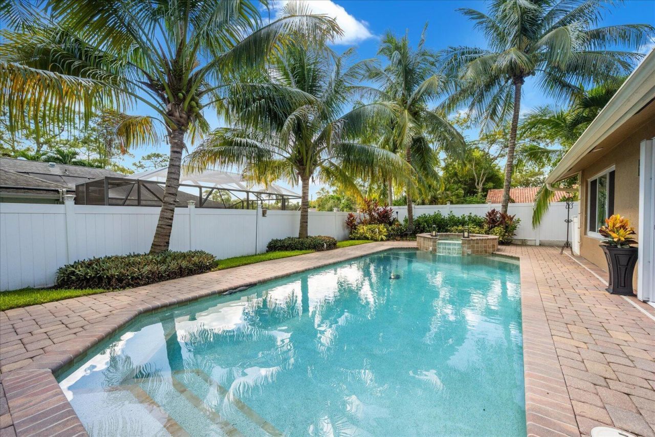 14832 Paddock Drive, Wellington, FL 33414 Photo
