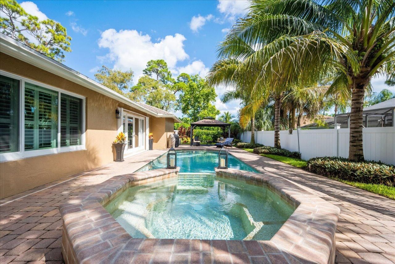 14832 Paddock Drive, Wellington, FL 33414 Photo