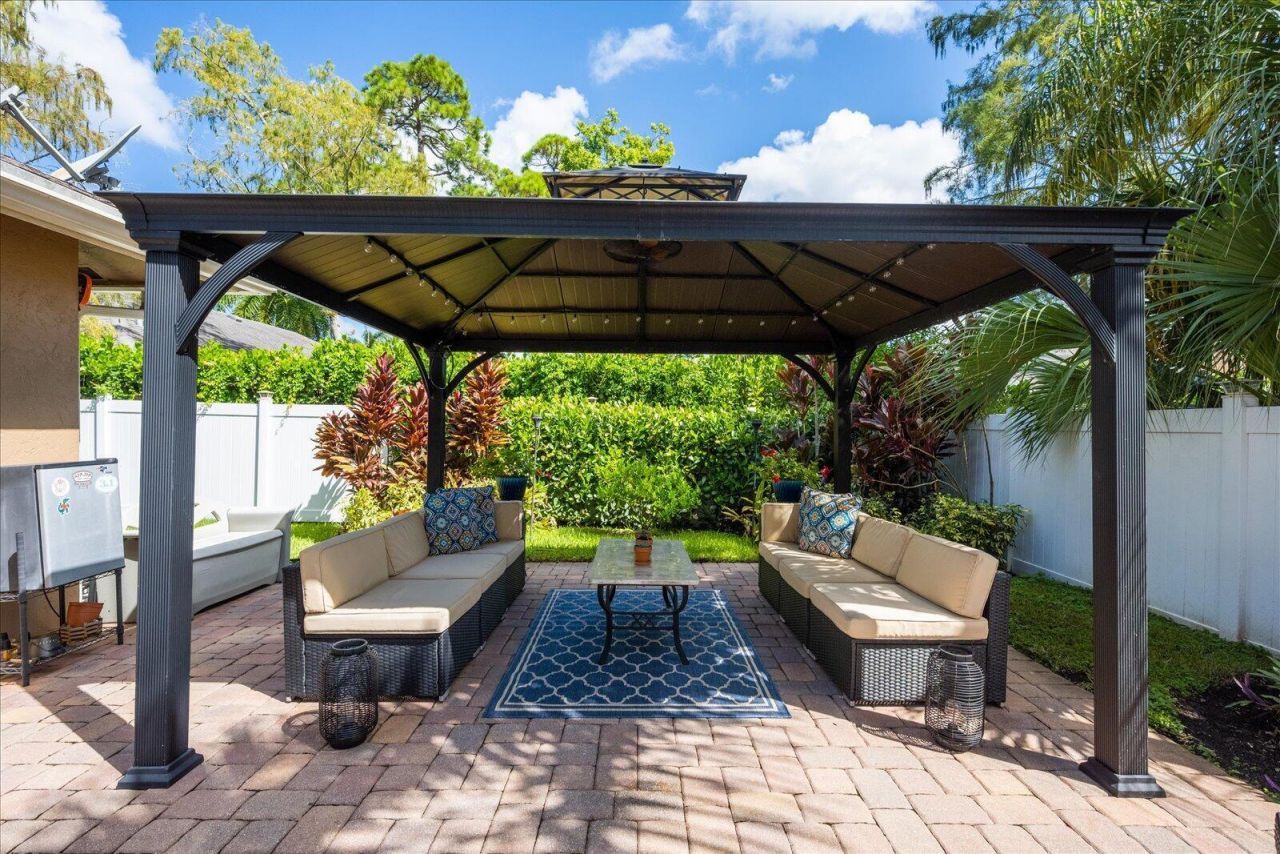 14832 Paddock Drive, Wellington, FL 33414 Photo