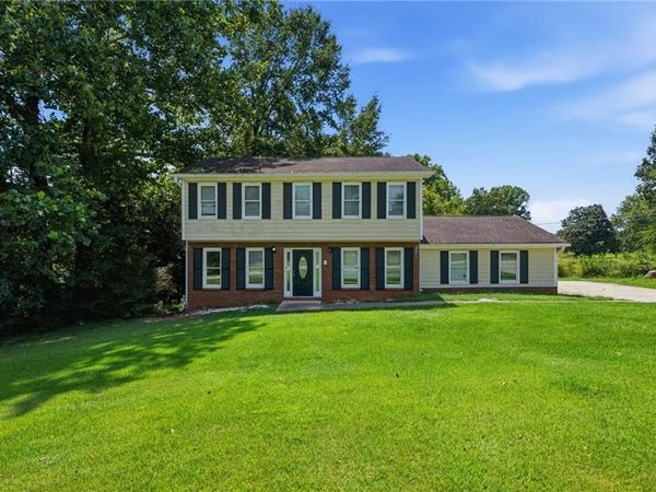 2513 Whisper Trail , Douglasville, GA 30135