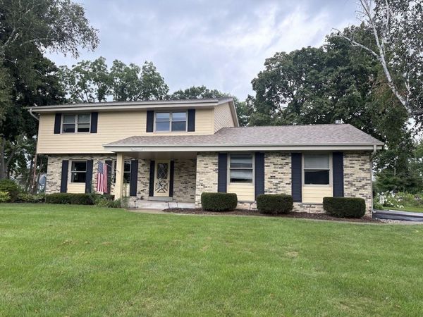 W275 N4880 S Courtland Circle, Pewaukee, WI 53072