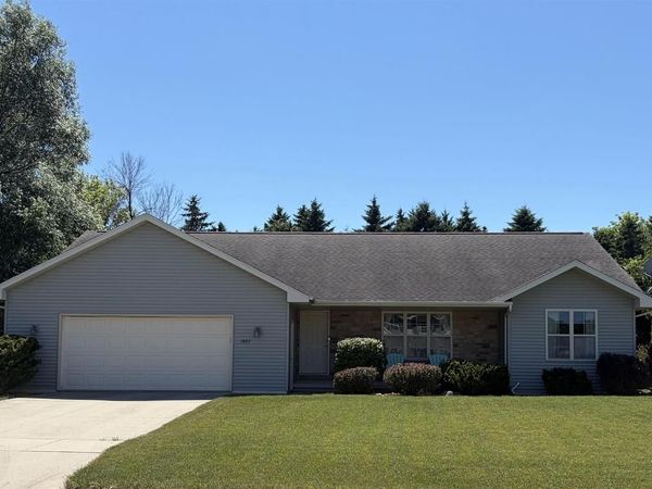 1927 CROSS CREEK CIRCLE, De Pere, WI 54115