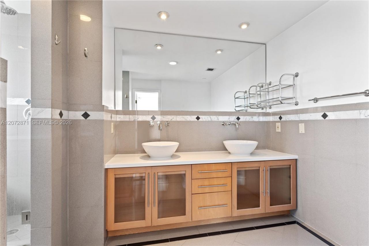1000 Venetian Way , Unit 301/303, Miami, FL 33139 Photo