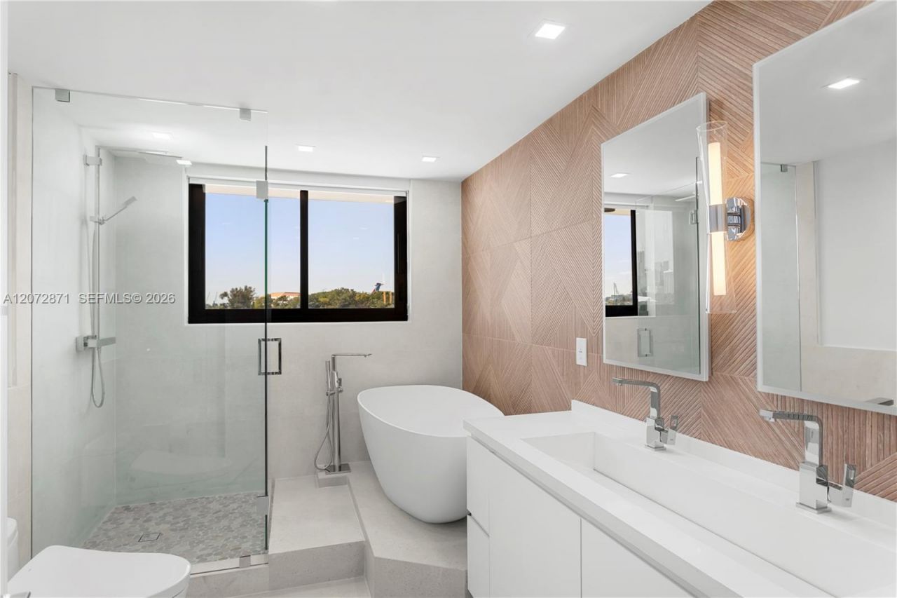 1000 Venetian Way , Unit 301/303, Miami, FL 33139 Photo