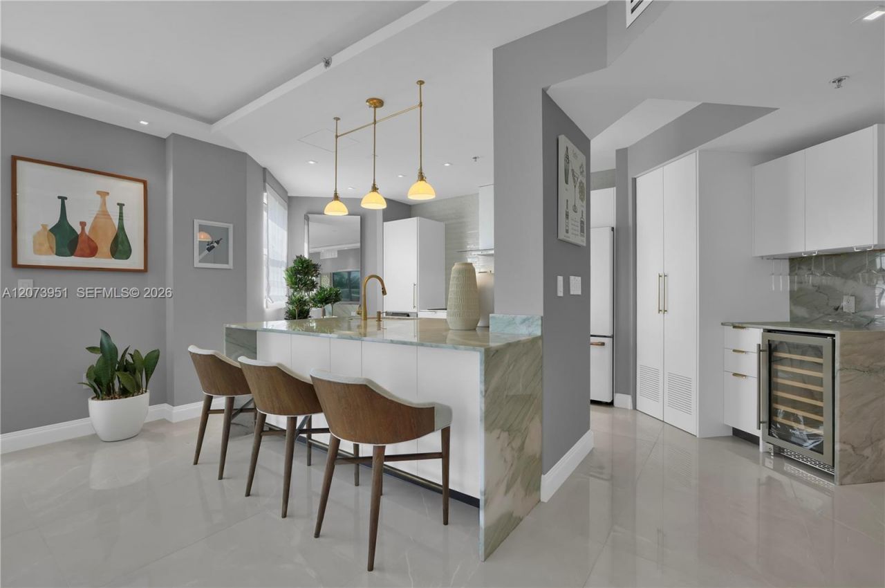4201 Collins Ave , Unit 401, Miami Beach, FL 33140 Photo
