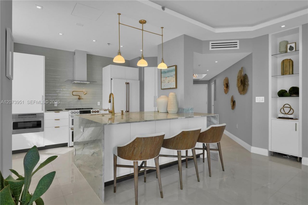 4201 Collins Ave , Unit 401, Miami Beach, FL 33140 Photo