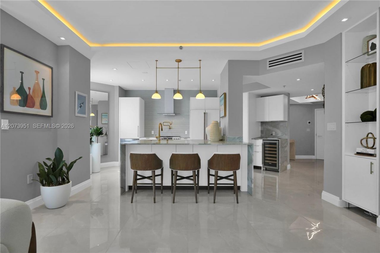 4201 Collins Ave , Unit 401, Miami Beach, FL 33140 Photo