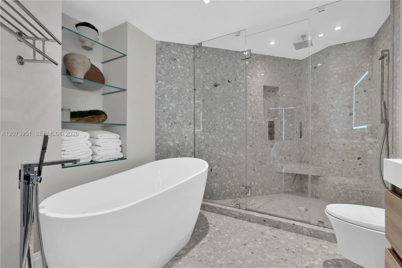 4201 Collins Ave , Unit 401, Miami Beach, FL 33140 Photo