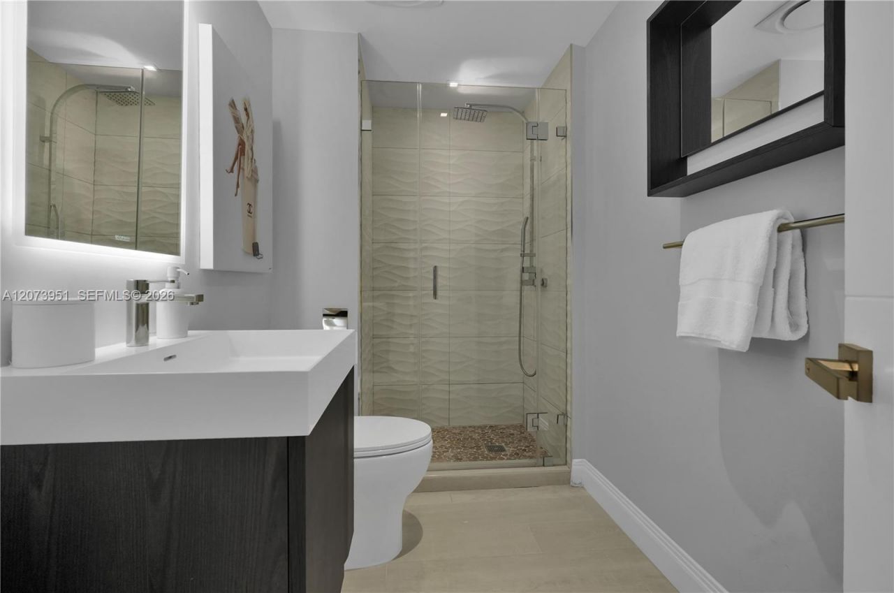 4201 Collins Ave , Unit 401, Miami Beach, FL 33140 Photo