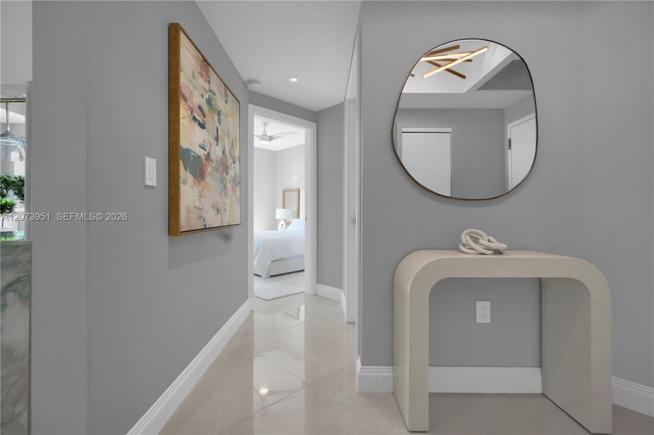 4201 Collins Ave , Unit 401, Miami Beach, FL 33140 Photo