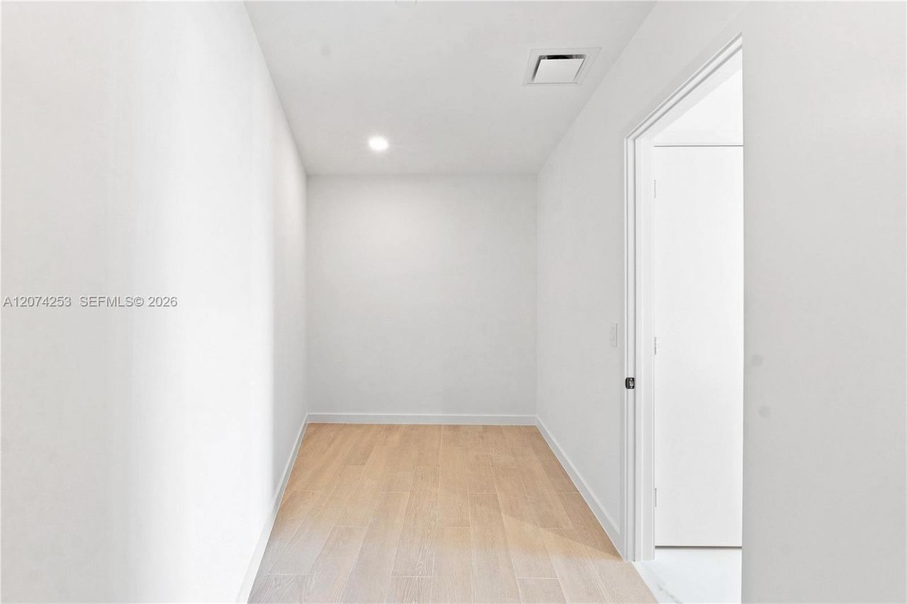 1400 Biscayne Blvd , Unit 3201, Miami, FL 33132 Photo