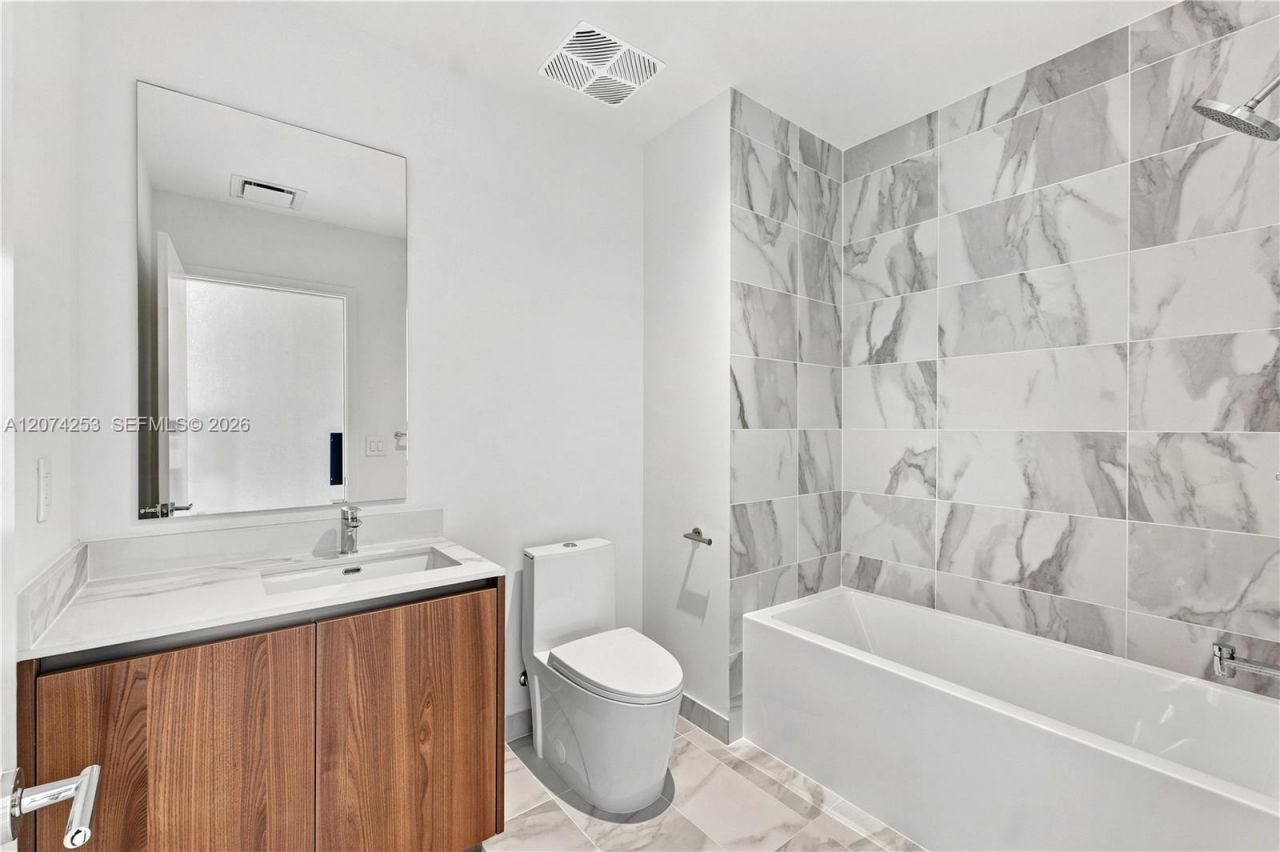 1400 Biscayne Blvd , Unit 3201, Miami, FL 33132 Photo