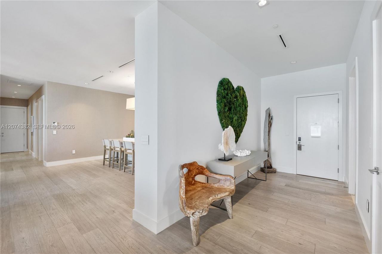 102 24th St , Unit PH-1612, Miami Beach, FL 33139 Photo