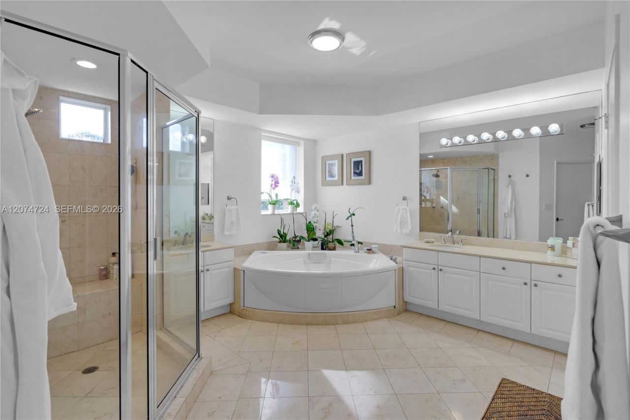 737 Crandon Blvd , Unit PH-1, Key Biscayne, FL 33149 Photo