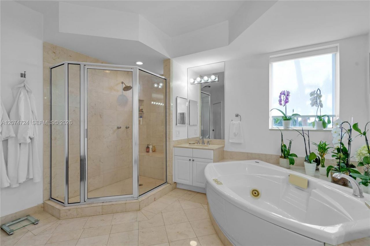 737 Crandon Blvd , Unit PH-1, Key Biscayne, FL 33149 Photo