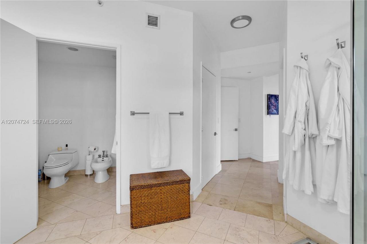 737 Crandon Blvd , Unit PH-1, Key Biscayne, FL 33149 Photo