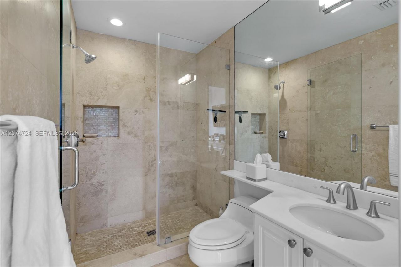 737 Crandon Blvd , Unit PH-1, Key Biscayne, FL 33149 Photo
