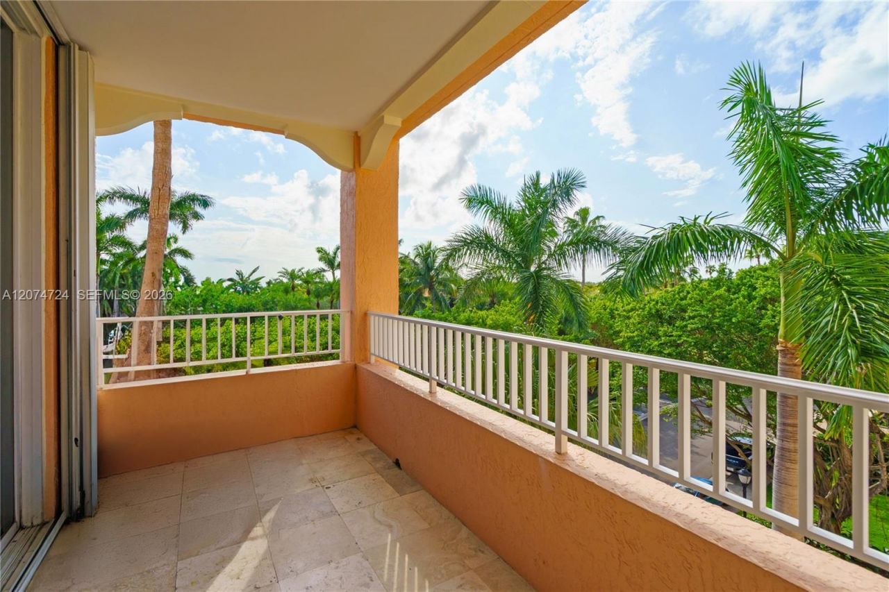 737 Crandon Blvd , Unit PH-1, Key Biscayne, FL 33149 Photo