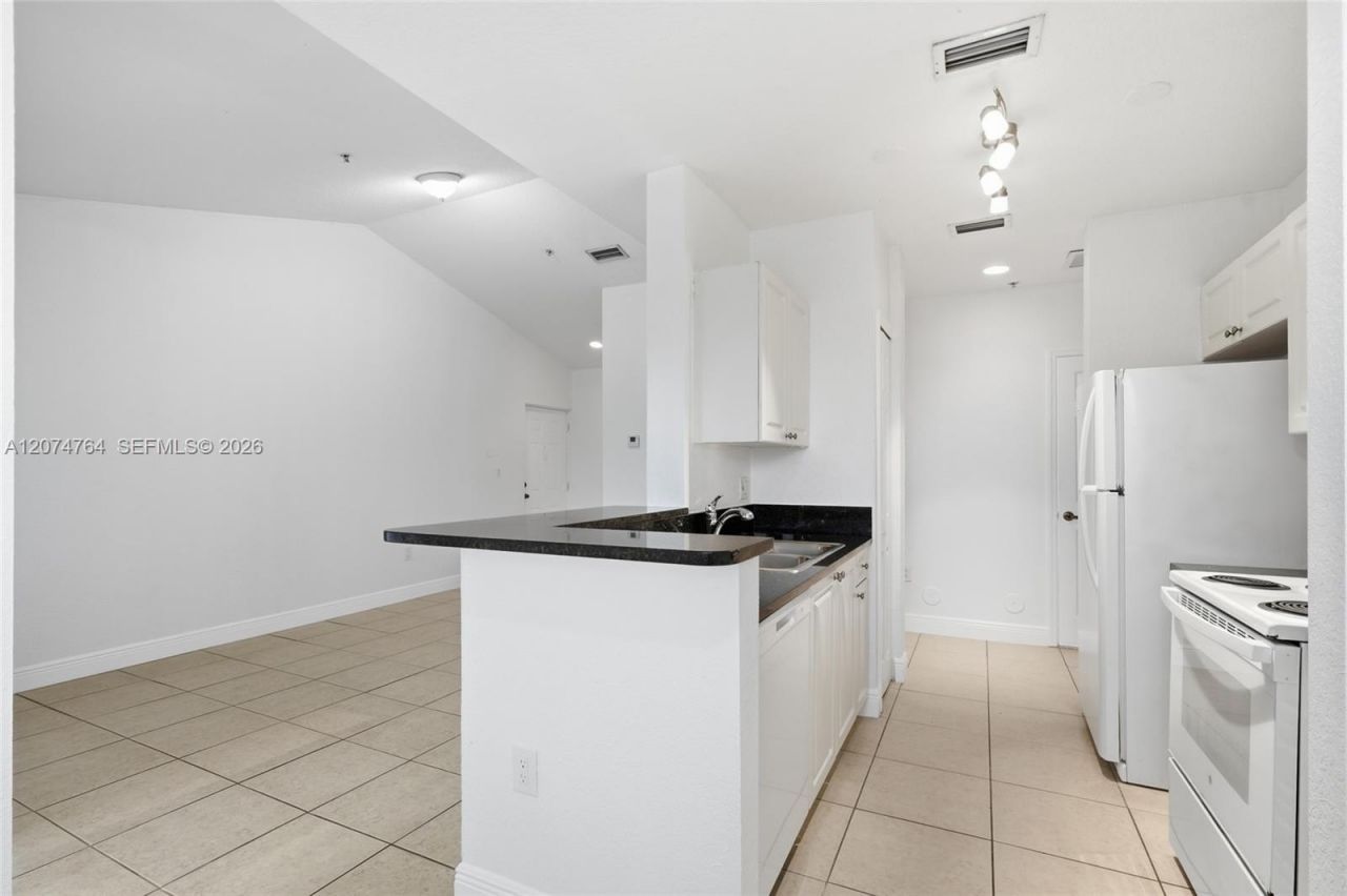 21000 SW 87th Ave , Unit 307, Cutler Bay, FL 33189 Photo
