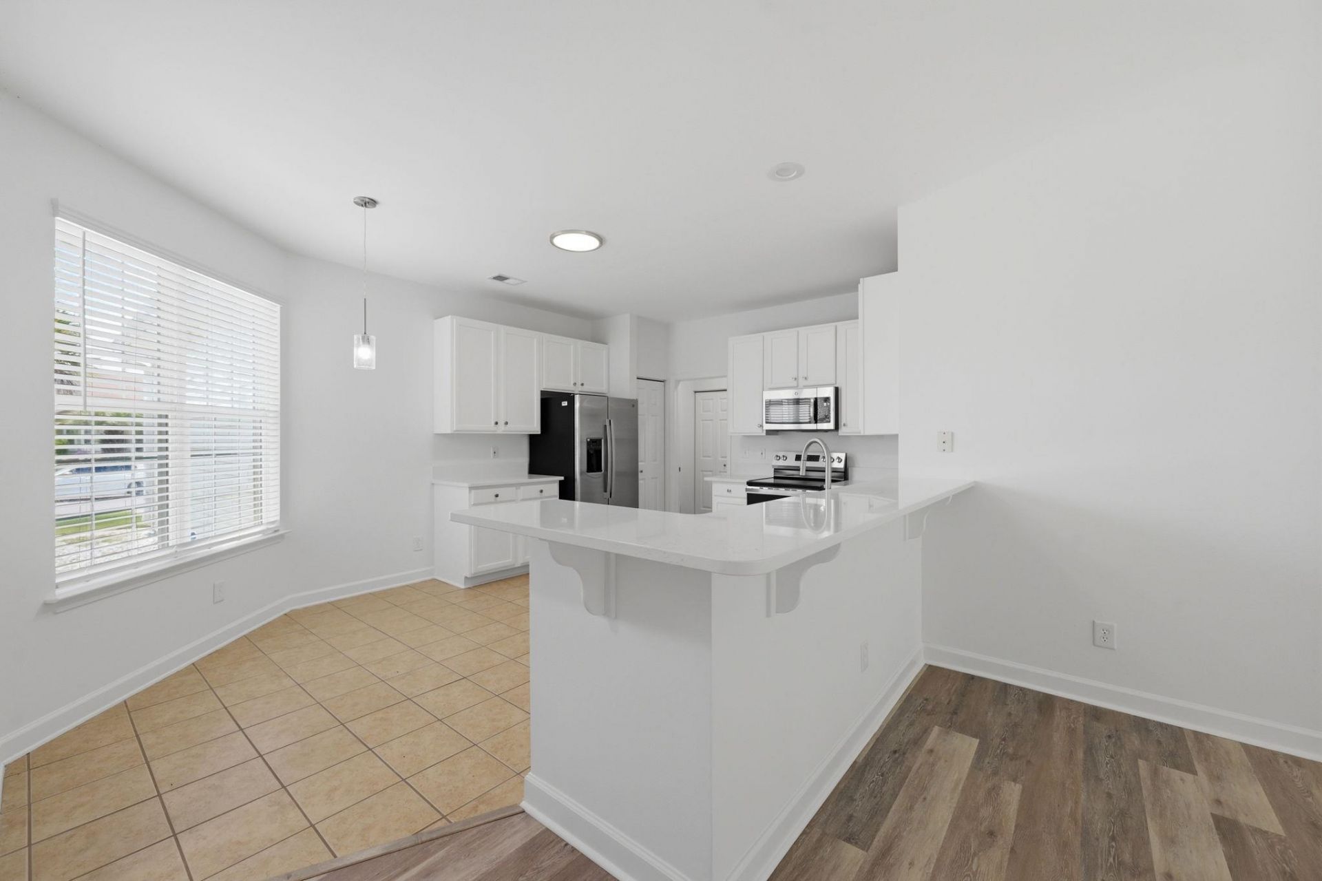 338 Vermillion Dr. Photo 12