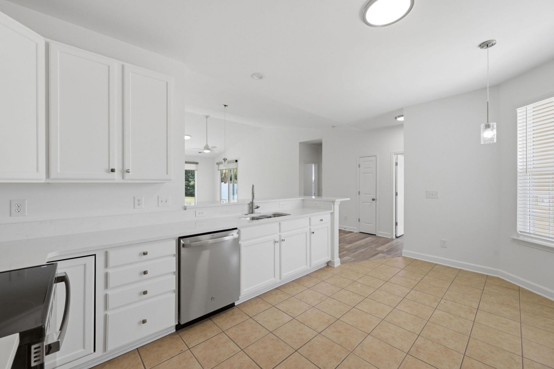 338 Vermillion Dr. Photo 14