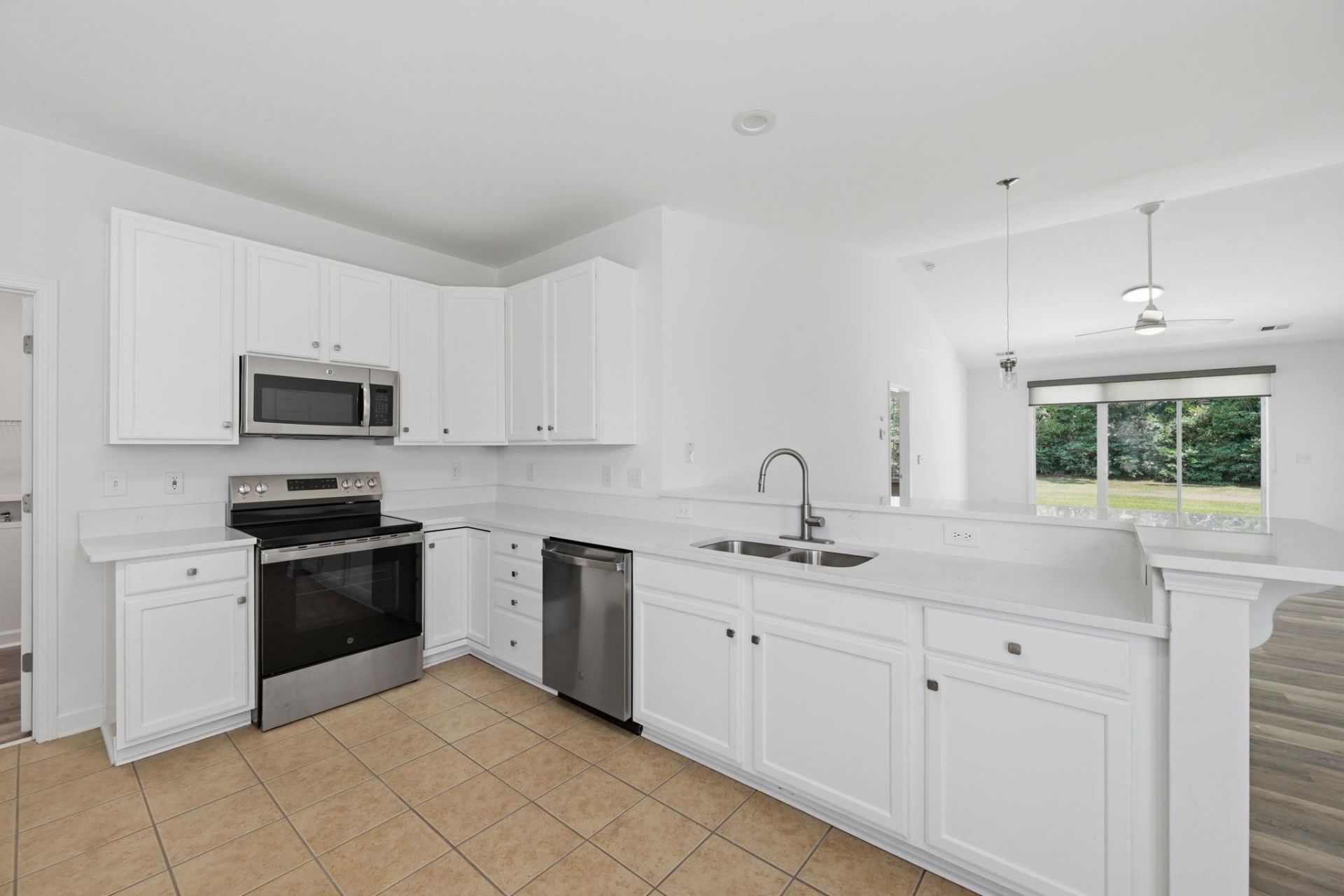 338 Vermillion Dr. Photo 15