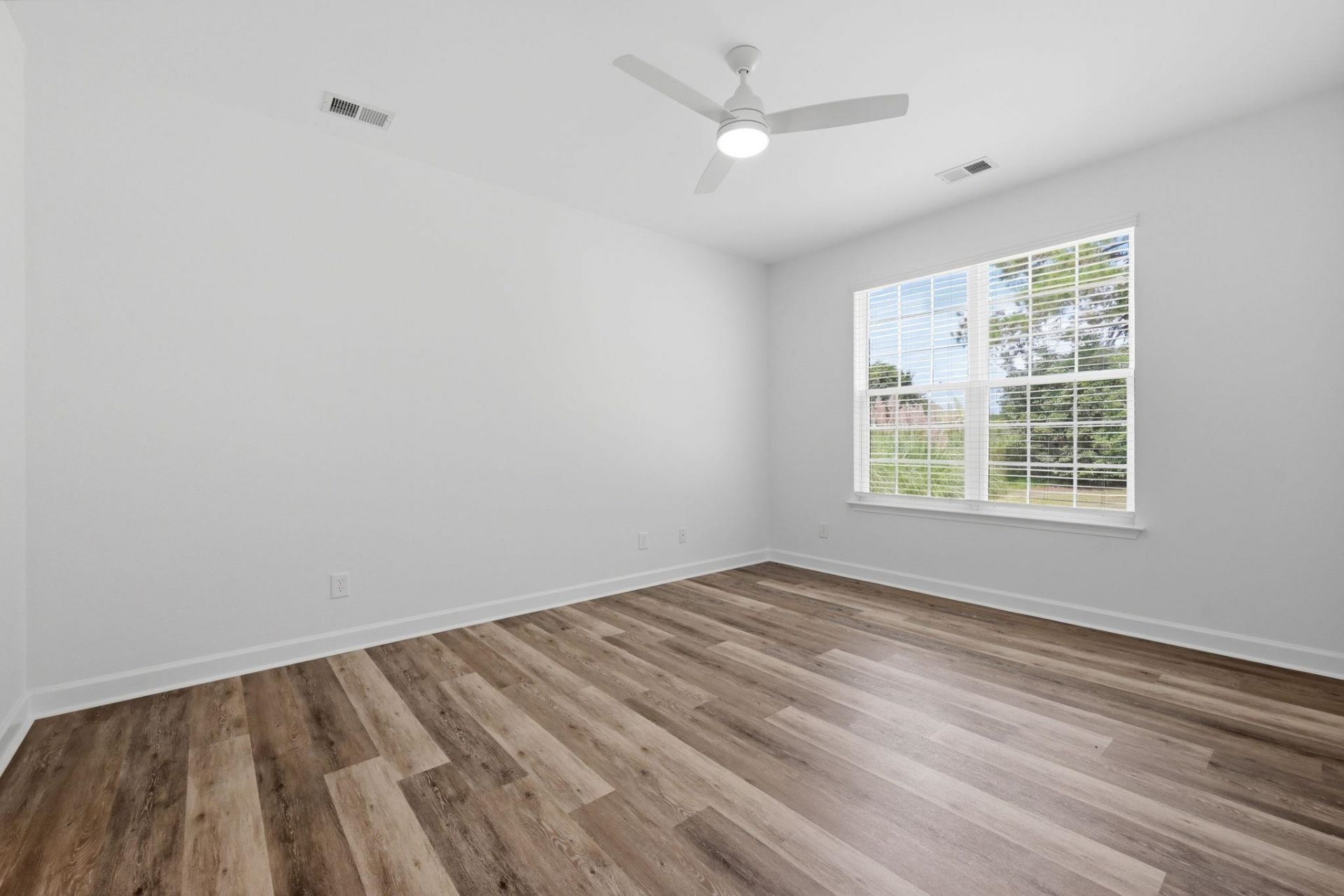 338 Vermillion Dr. Photo 21