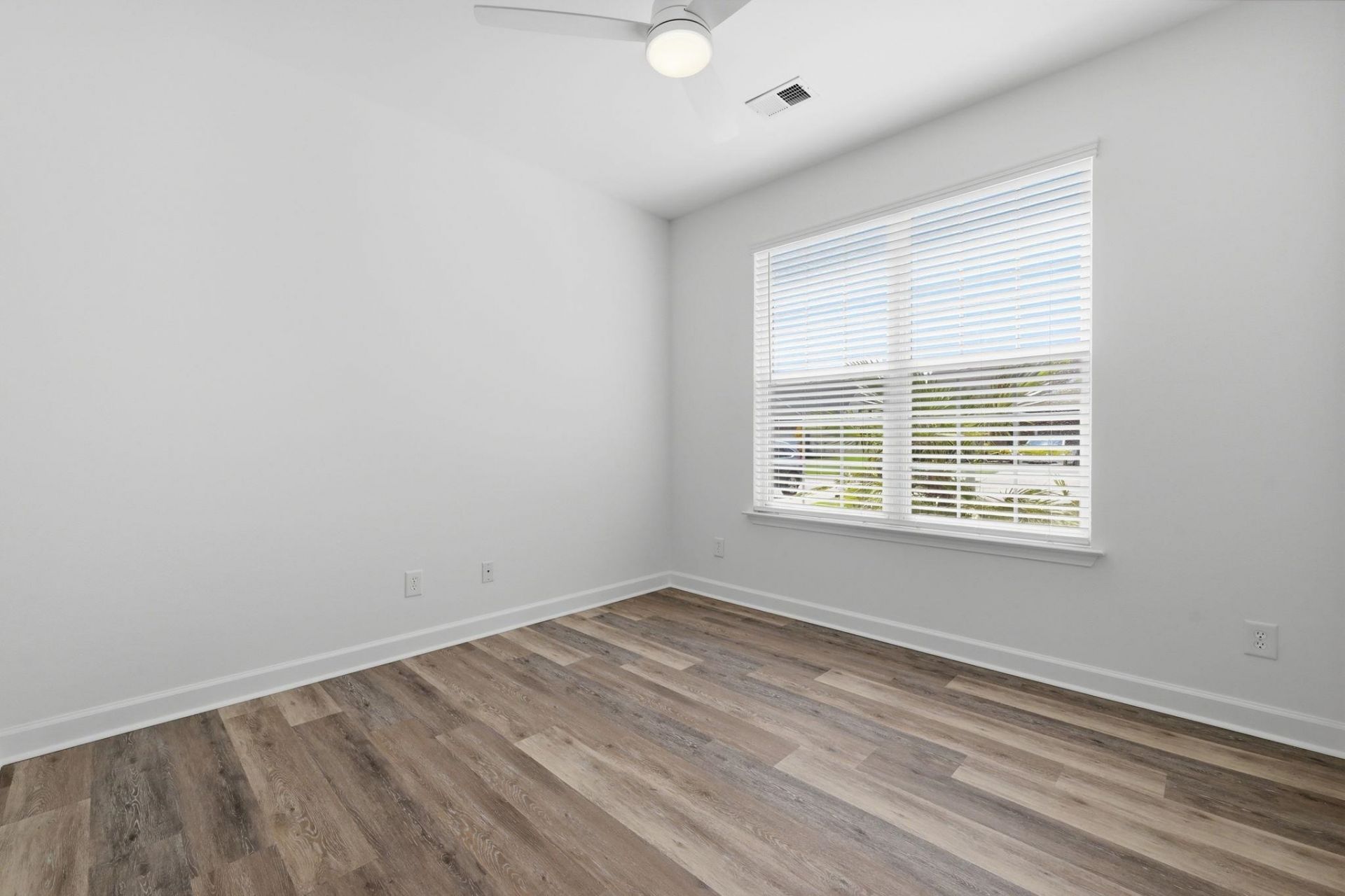 338 Vermillion Dr. Photo 28