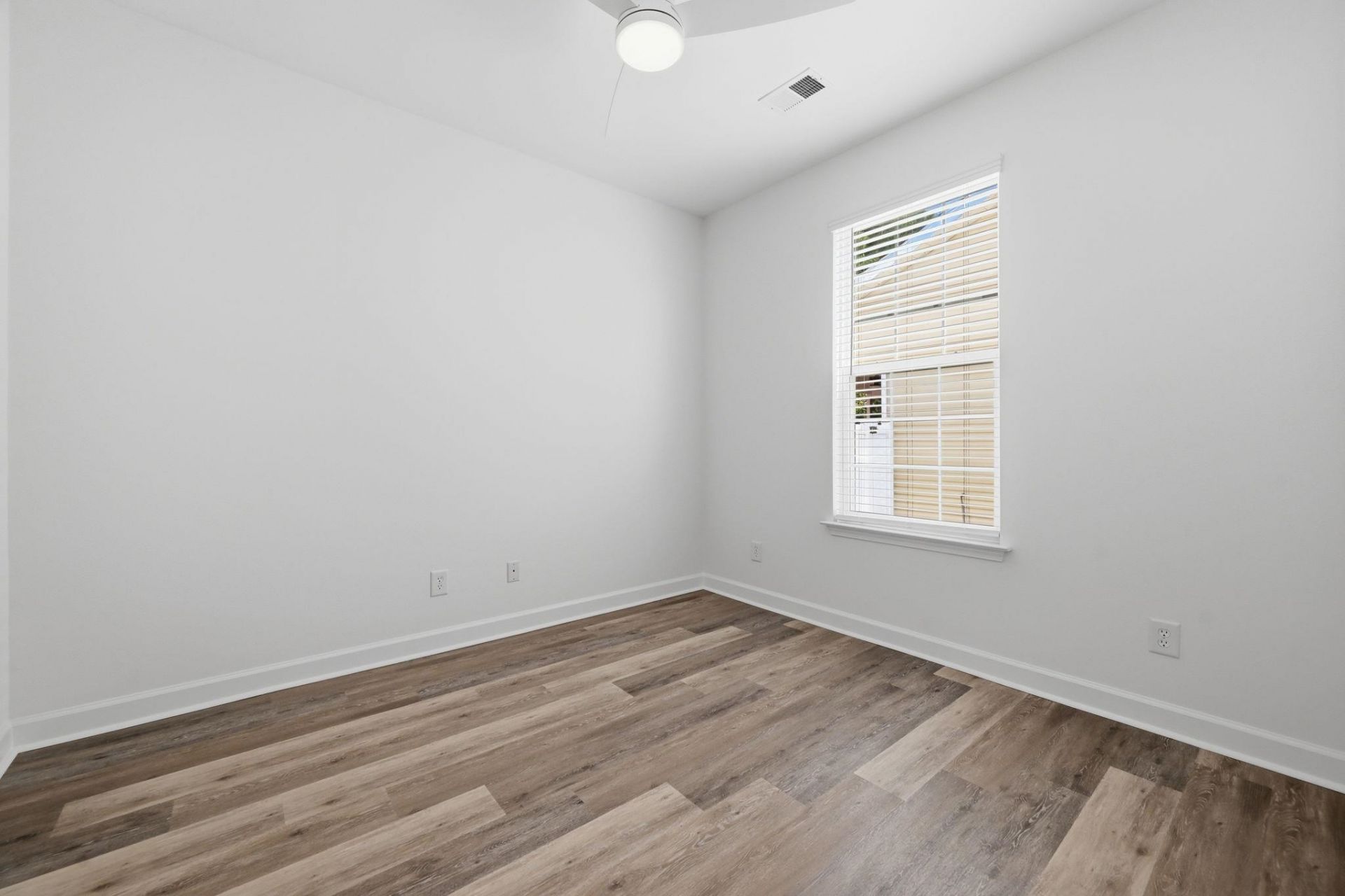 338 Vermillion Dr. Photo 30