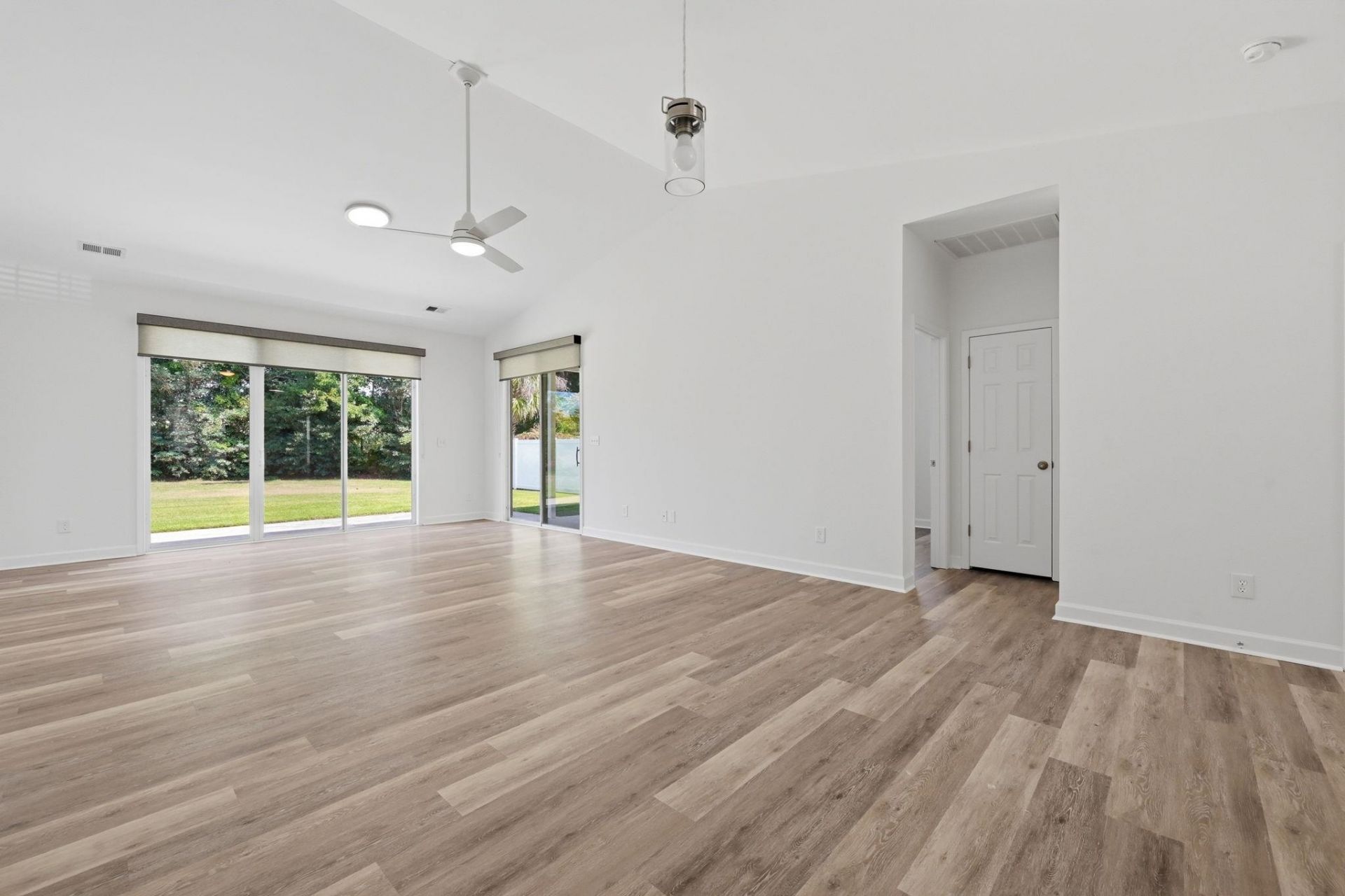 338 Vermillion Dr. Photo 4