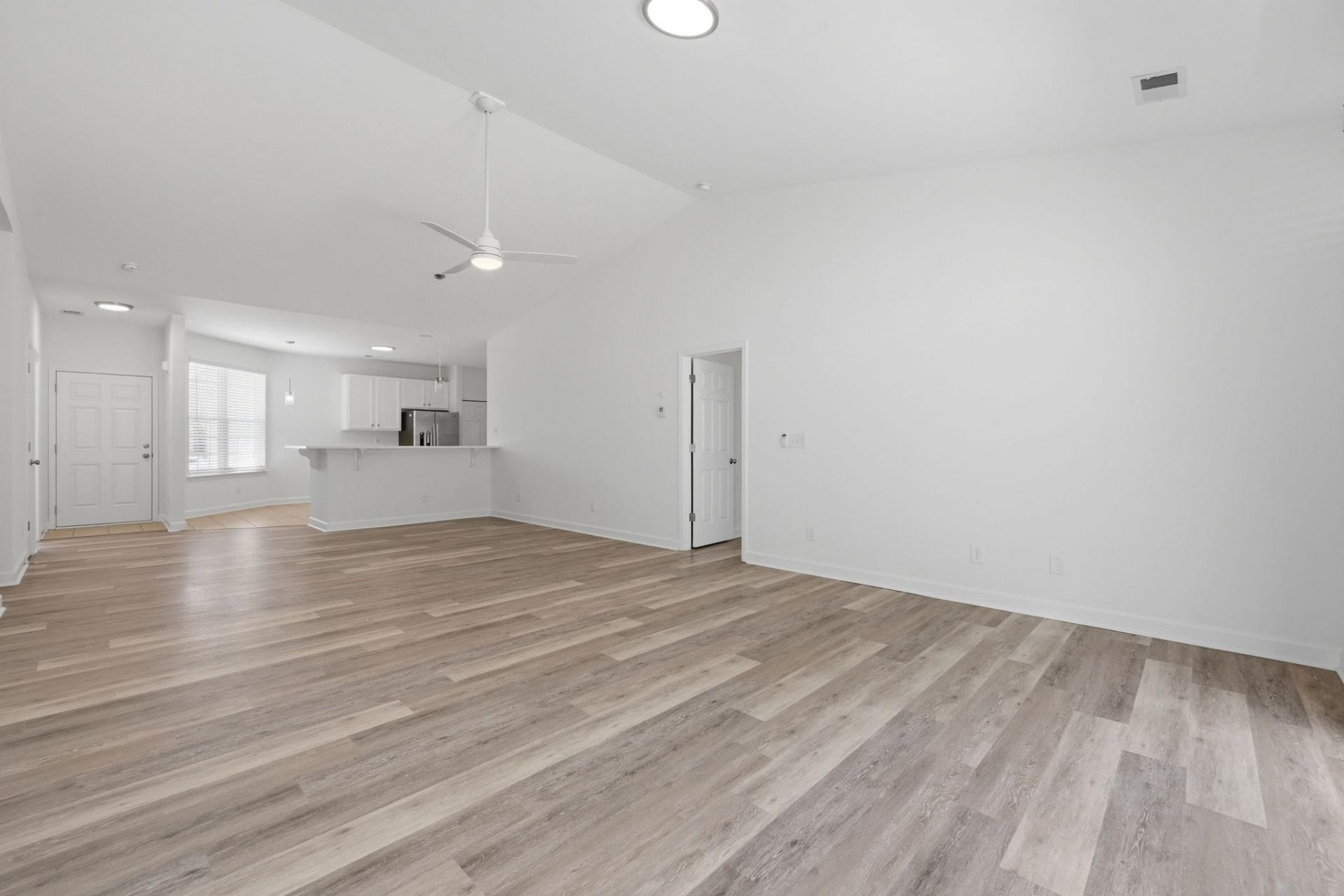 338 Vermillion Dr. Photo 8
