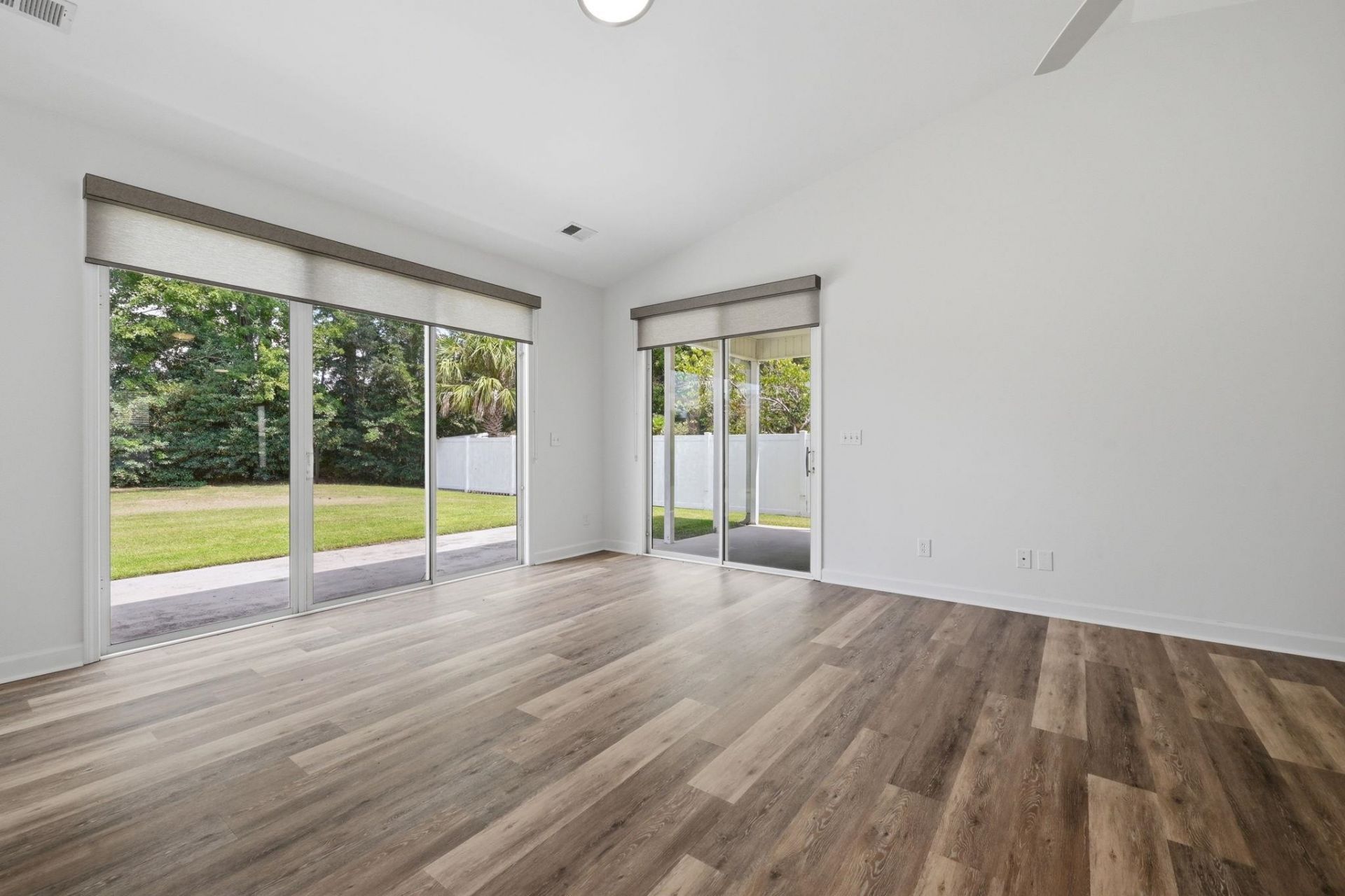 338 Vermillion Dr. Photo 9