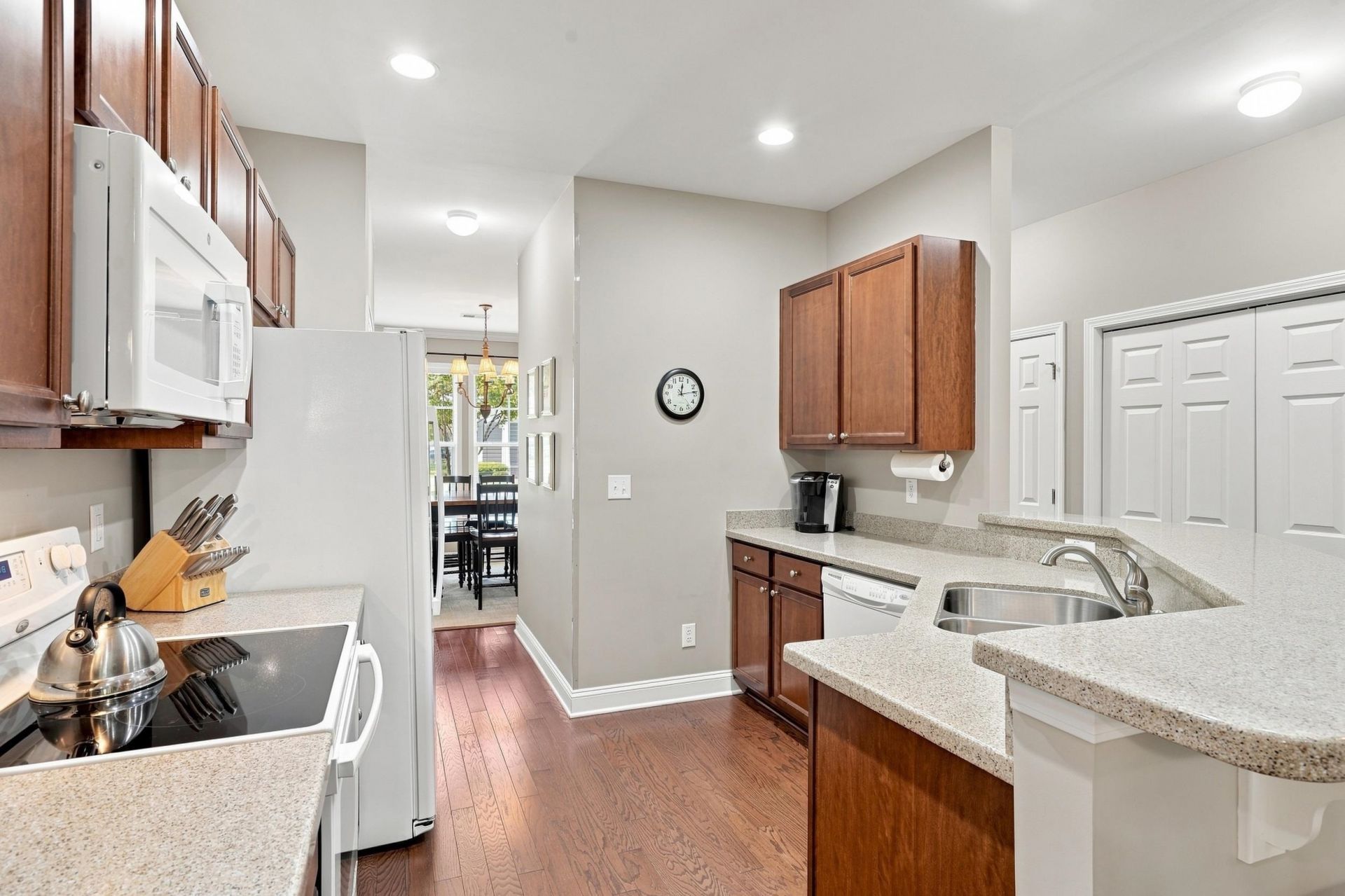 6014 Catalina Dr. Photo 7