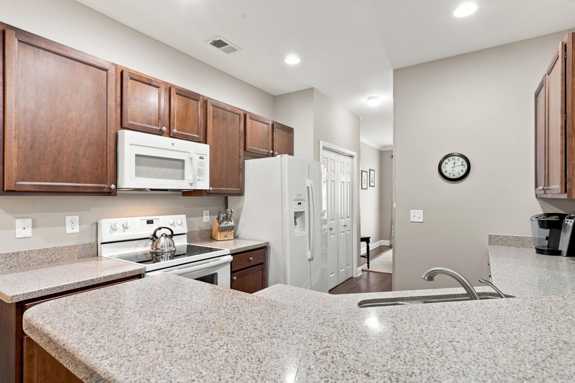 6014 Catalina Dr. Photo 8