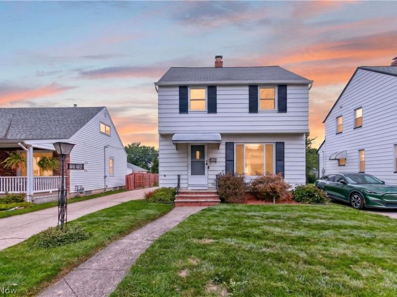 8120 Pelham Drive, Parma, OH 44129 Photo 2
