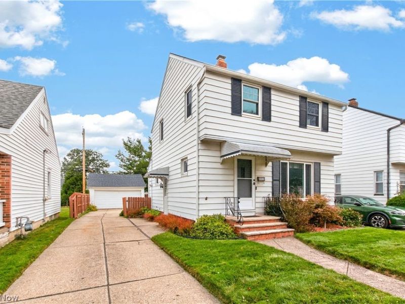 8120 Pelham Drive, Parma, OH 44129 Photo 3