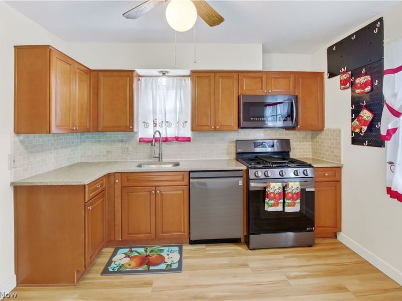 8120 Pelham Drive, Parma, OH 44129 Photo 8