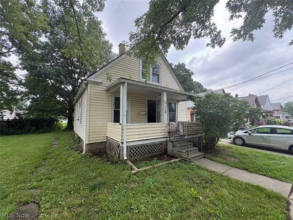 120 Taft Avenue , Elyria, OH 44035